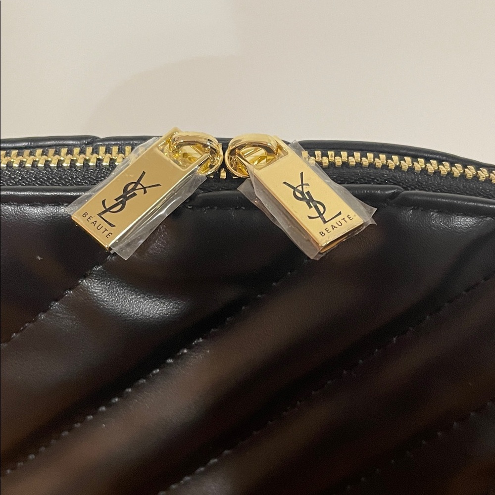 🎉 Yves Saint Laurent Black Quilted Cosmetic Case with Gold Zipper - Picture 2 of 6